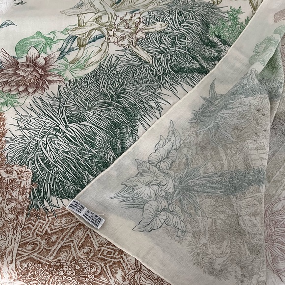 Hermes cashmere shawl. 56” x 56 - Picture 2 of 7